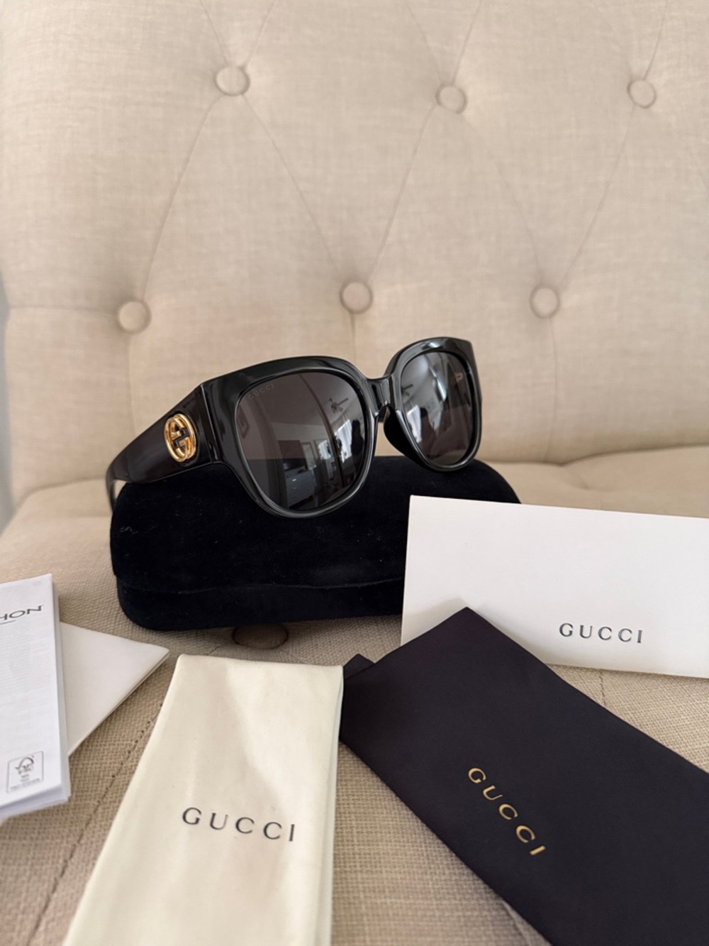 💯authentic Gucci Black Square Sunglasses with Gold Double G Emblem